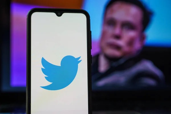 Musk Threatens To Make A New Phone If Apple And Google Ban Twitter